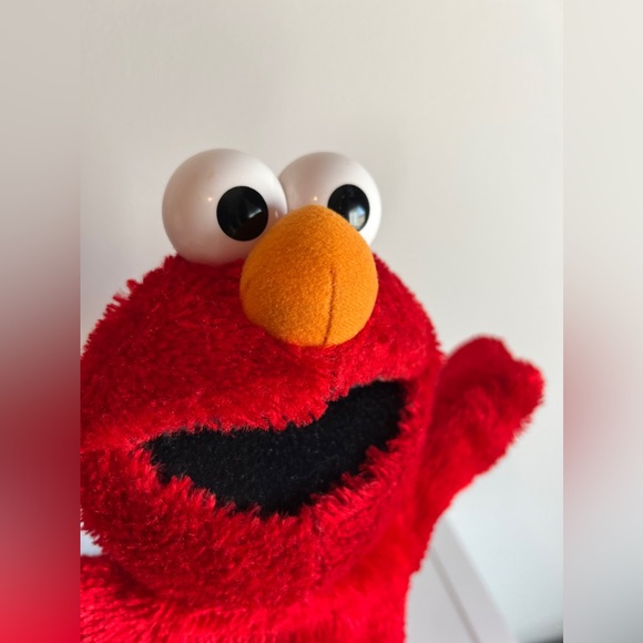 Hokey Pokey Dancing Elmo - Picture 4 of 5